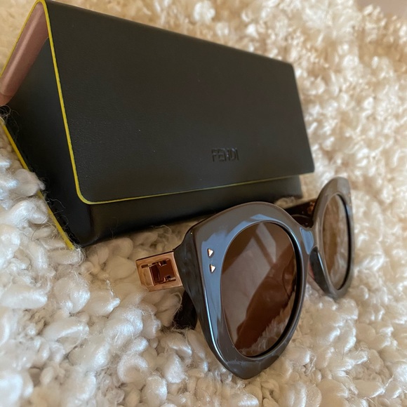 Fendi sunglasses - Picture 3 of 13